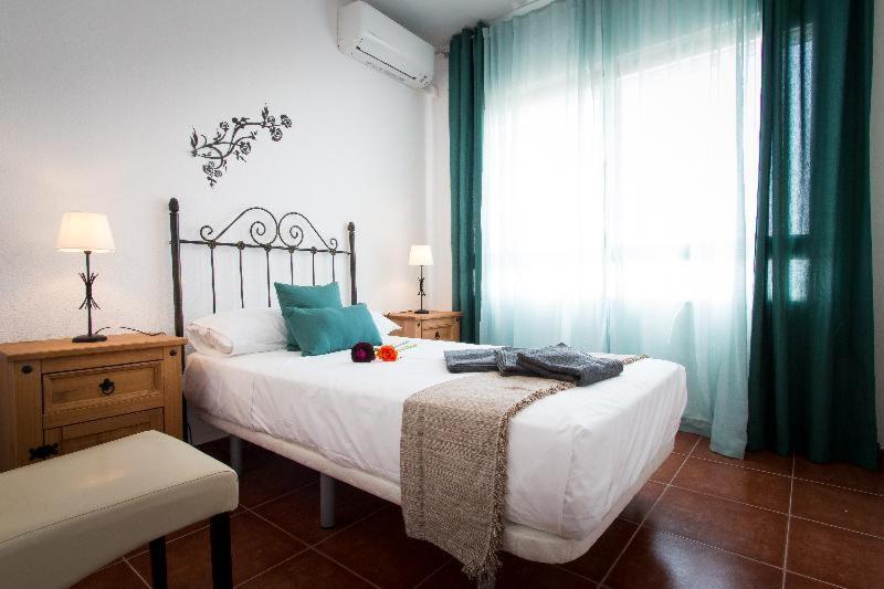 Holidays2Torremolinos Apartamento De 3 Dormitorios Con Terraza Y Piscina Comunitaria Номер фото